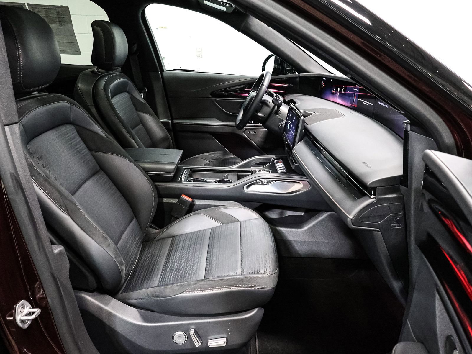 Used 2025 Lincoln Nautilus Reserve w/ Jet Appearance Package image 23