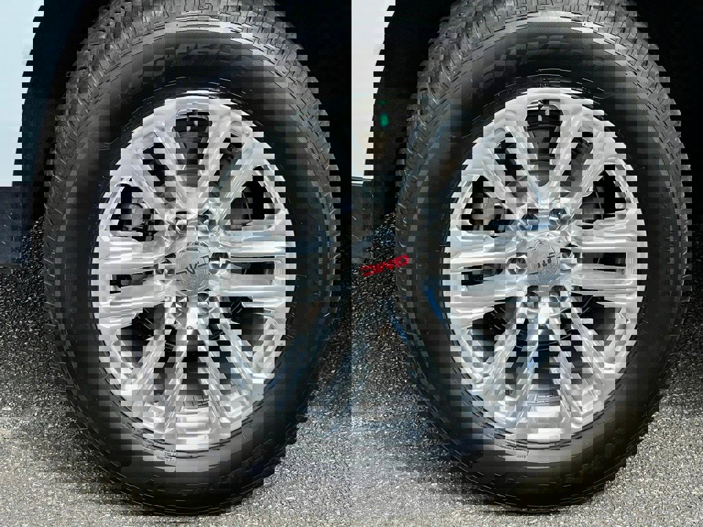 Used 2024 GMC Yukon SLT image 5