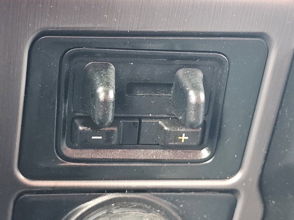 Used 2022 Ford F250 Limited w/ FX4 Off-Road Package image 12