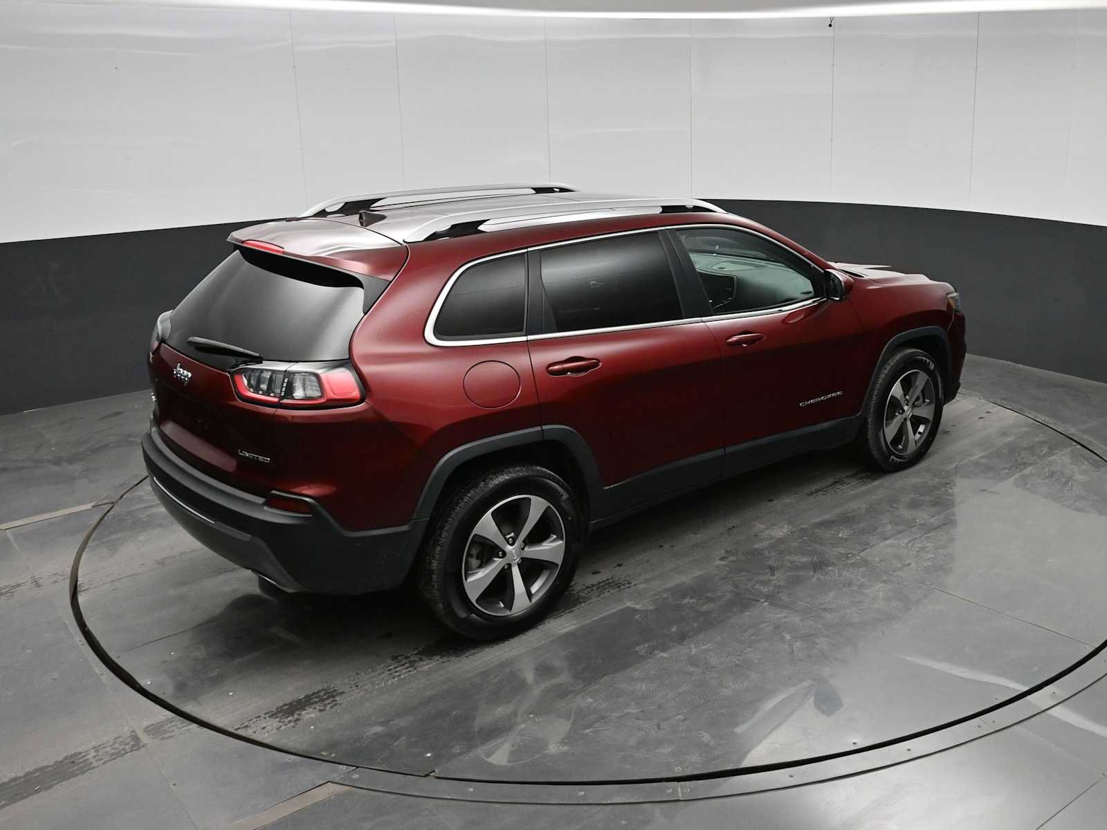 Used 2021 Jeep Cherokee Limited w/ Elite Package AWD/4WD image 30