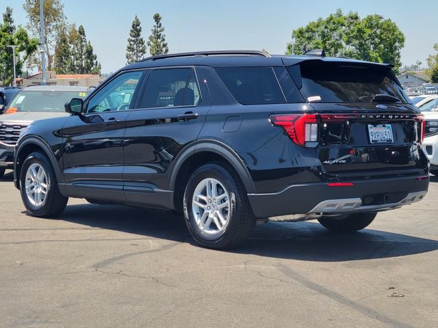 Used 2026 Ford Explorer Active w/ Active Comfort Package RWD image 2