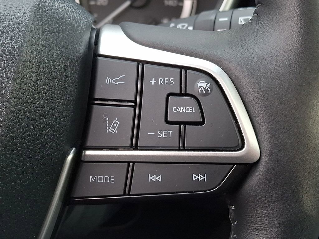 Used 2024 Toyota Highlander XLE image 20