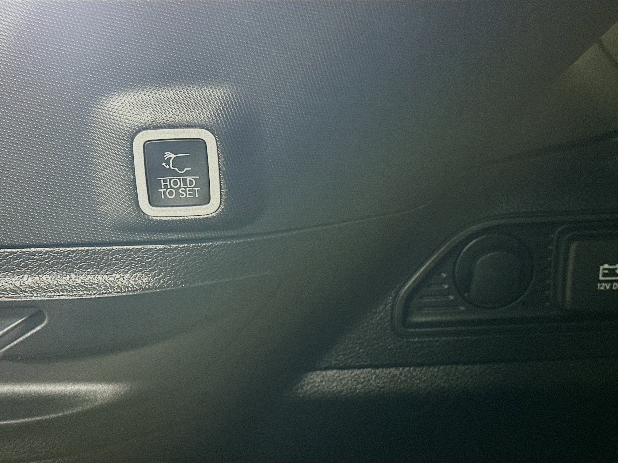 Used 2023 Jeep Grand Cherokee Limited w/ Luxury Tech Group II image 31