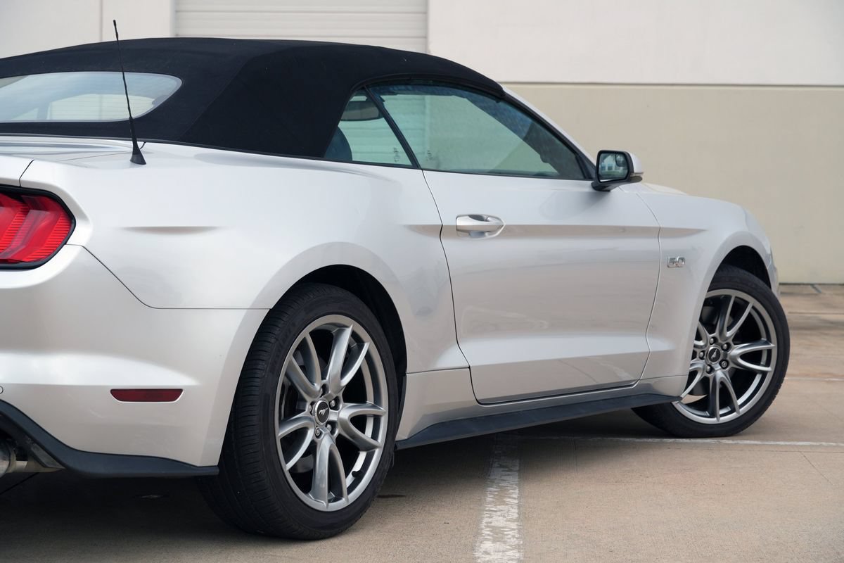 Used 2018 Ford Mustang GT Premium w/ Equipment Group 401A RWD image 35