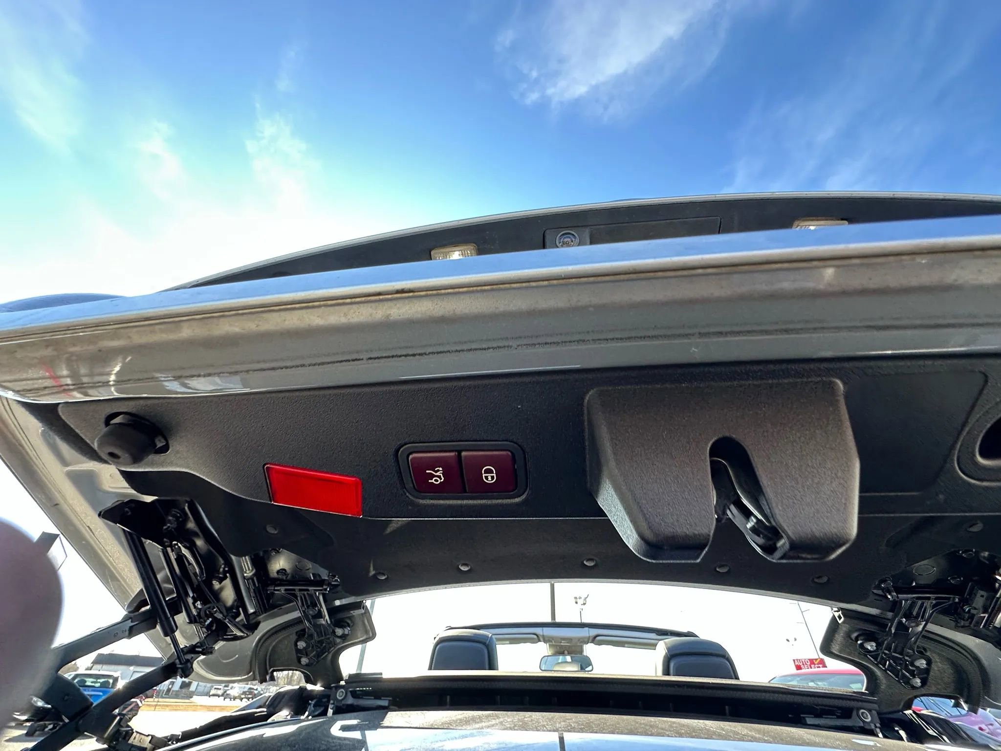 Used 2015 Mercedes-Benz SL 550 w/ Driver Assistance Package image 33