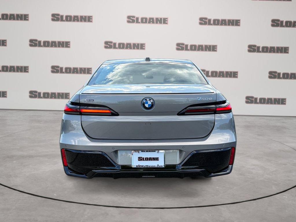 Used 2026 BMW 750e xDrive AWD/4WD image 4