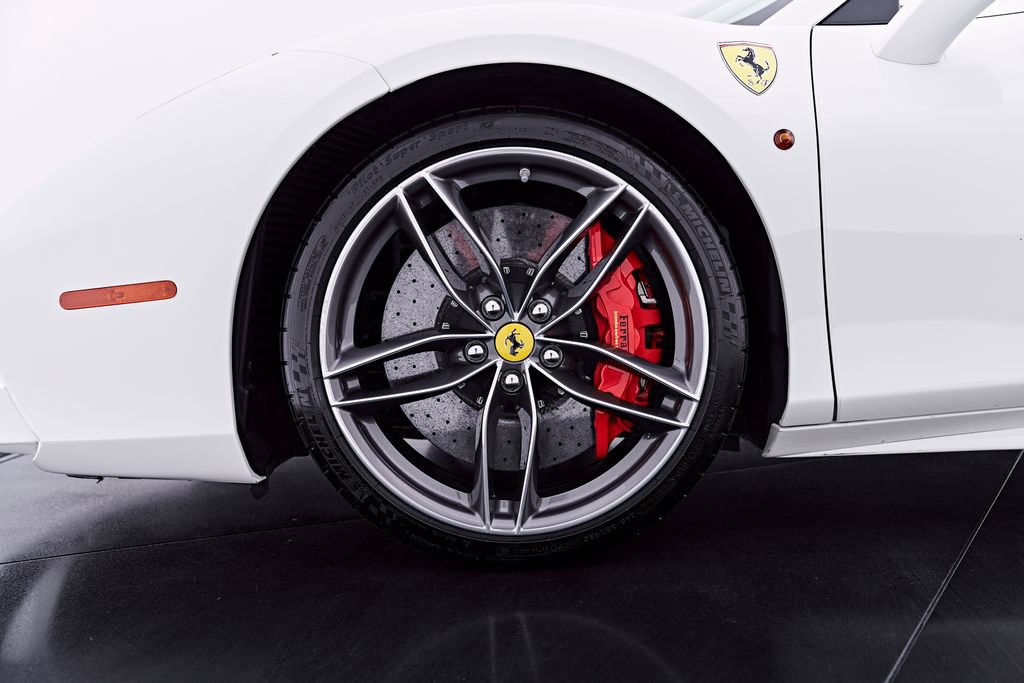 Used 2019 Ferrari 488 Spider RWD image 3
