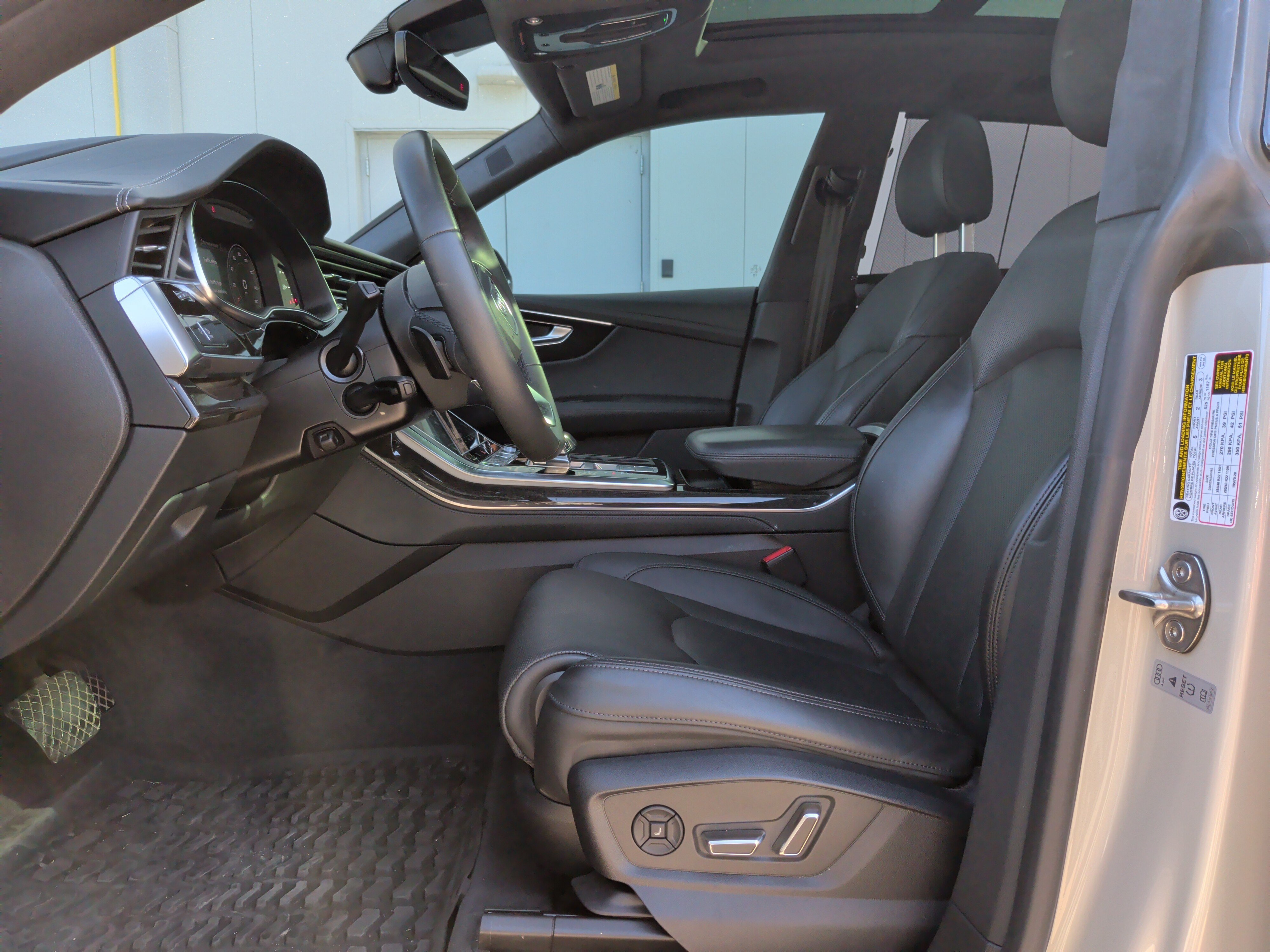 Used 2023 Audi Q8 Prestige w/ Prestige Package AWD/4WD image 16