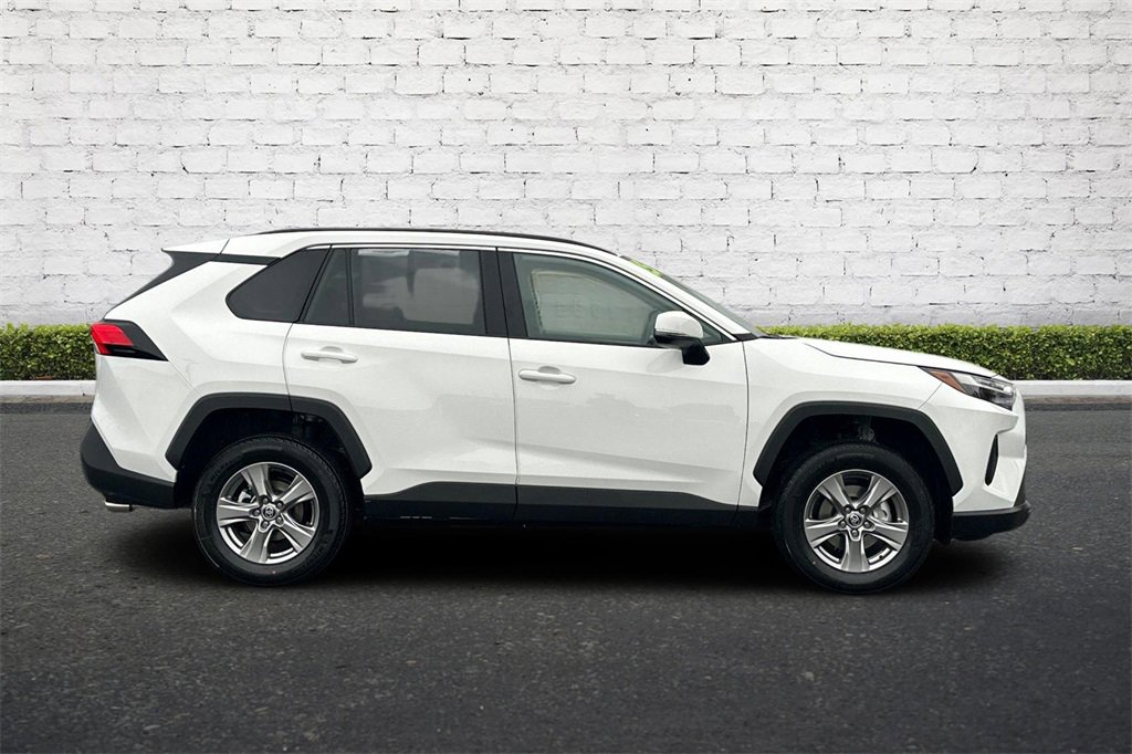 Used 2025 Toyota RAV4 XLE image 3