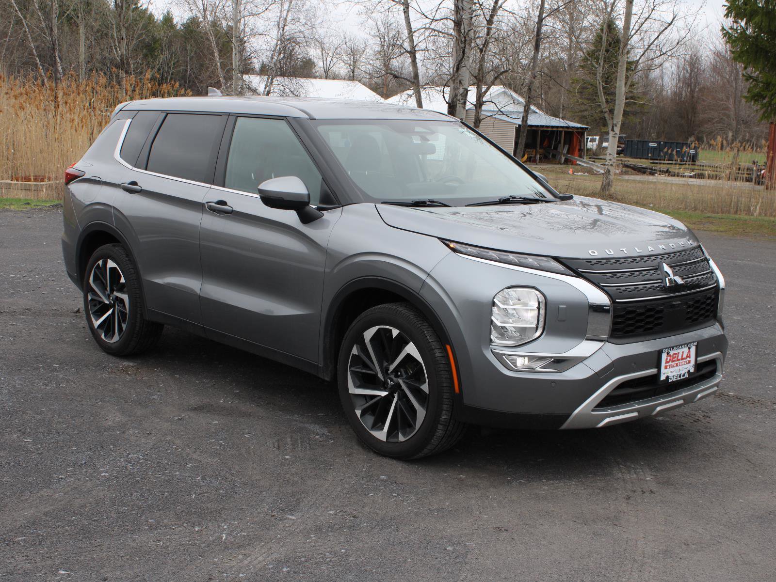 Used 2022 Mitsubishi Outlander SE image 3