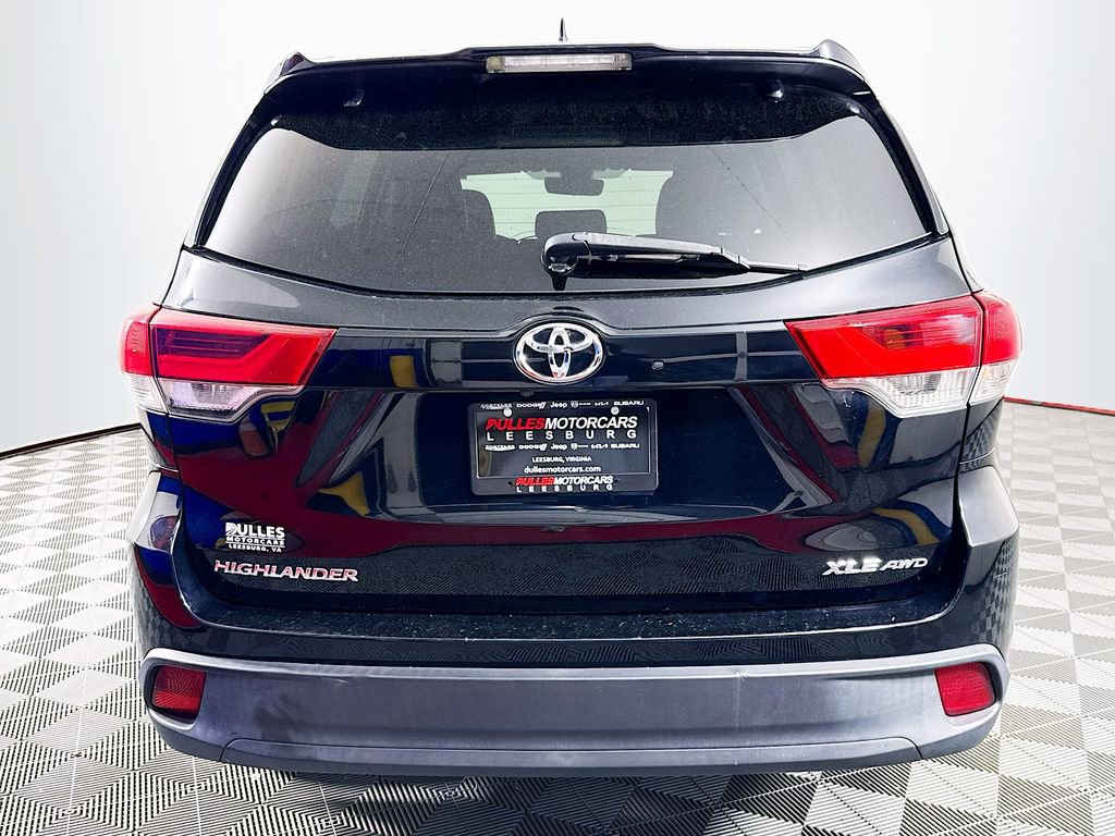 Used 2019 Toyota Highlander XLE AWD/4WD image 6