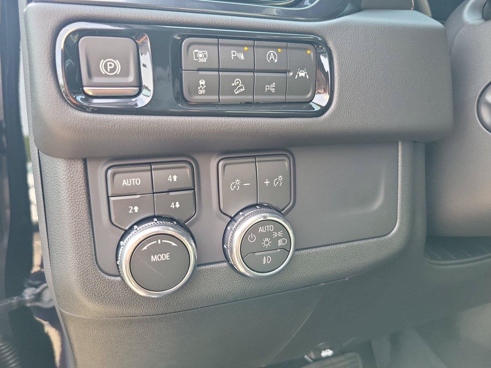 New 2026 GMC Yukon XL AT4 AWD/4WD image 23