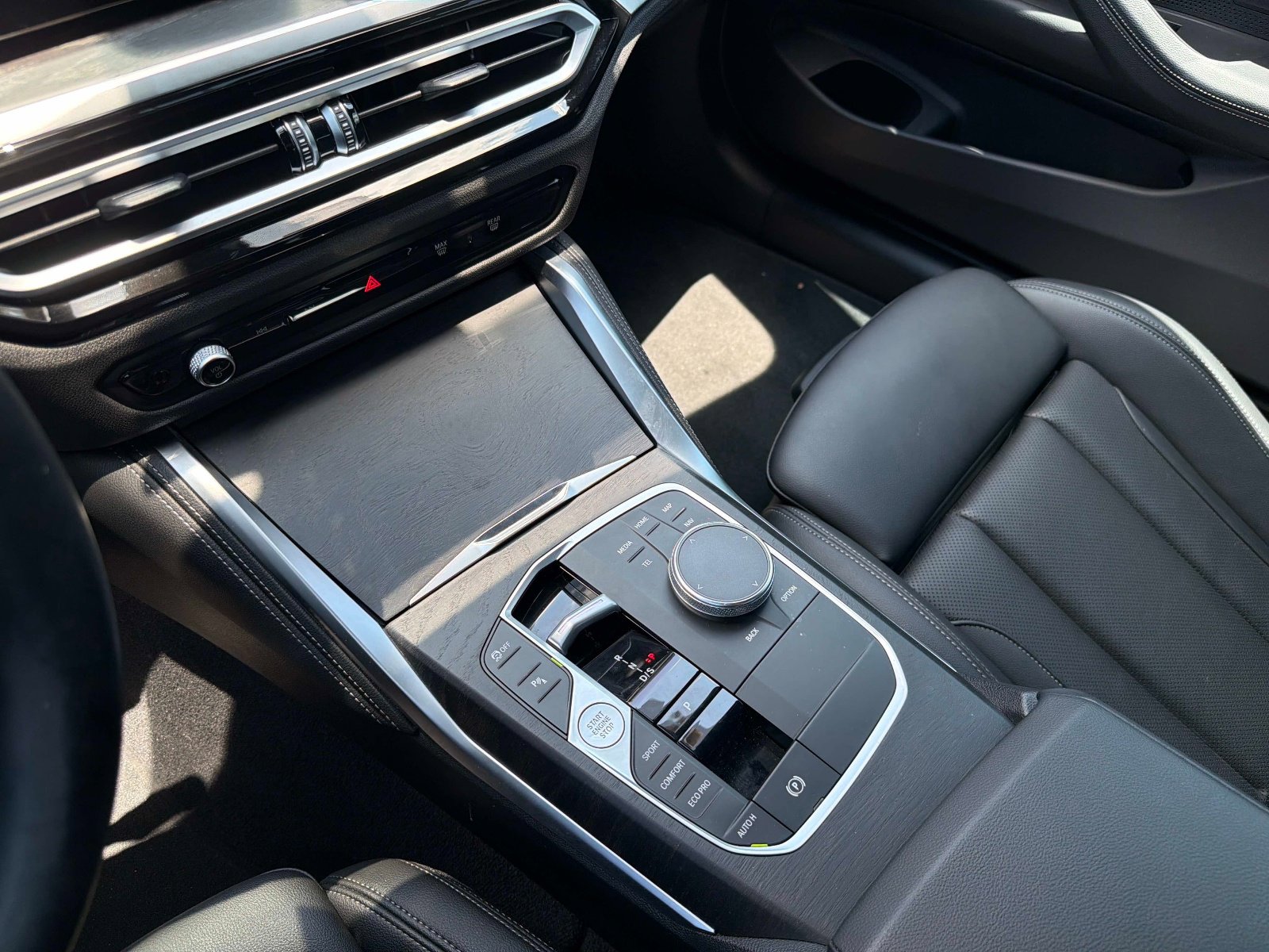 Used 2024 BMW M440i Coupe w/ Premium Package RWD image 36