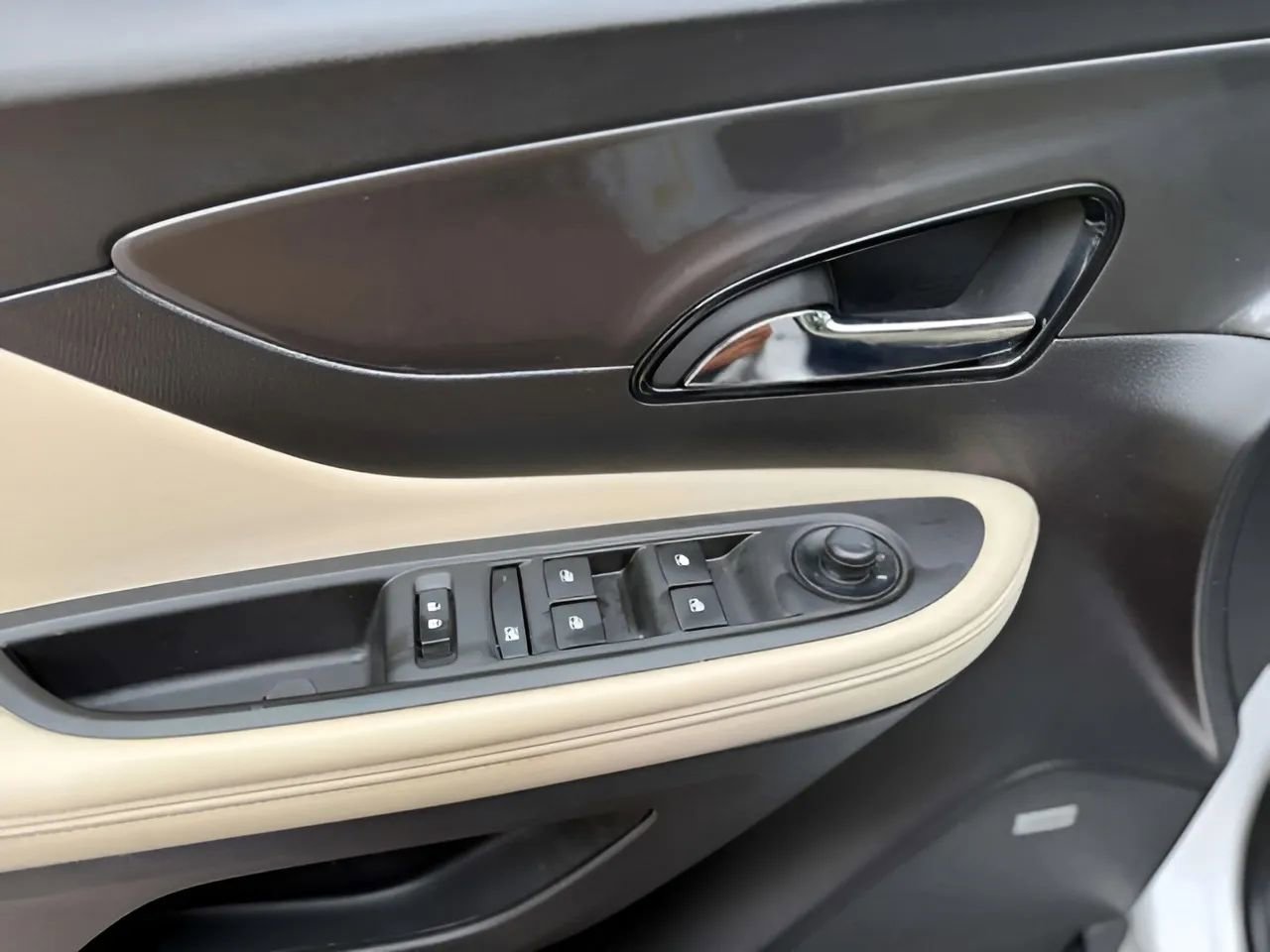 Used 2017 Buick Encore Essence w/ Experience Buick Package image 39