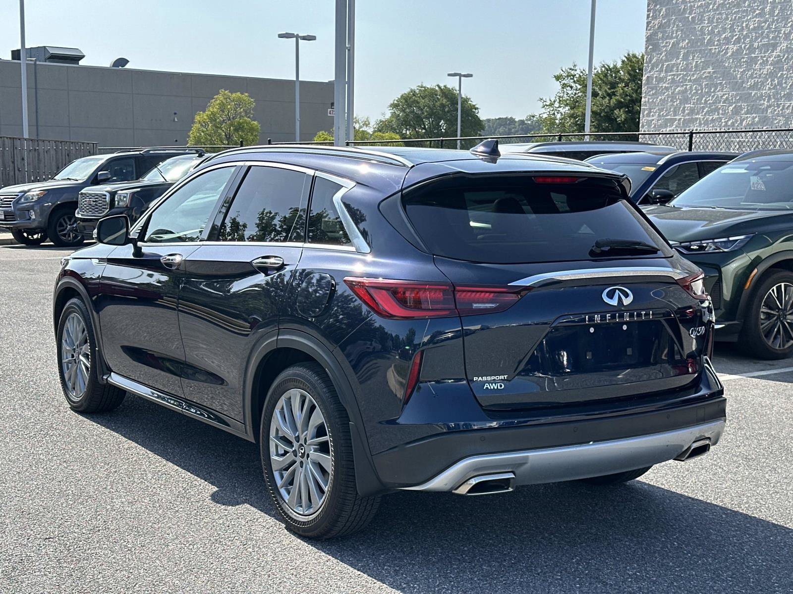 Used 2023 INFINITI QX50 Luxe AWD/4WD image 2