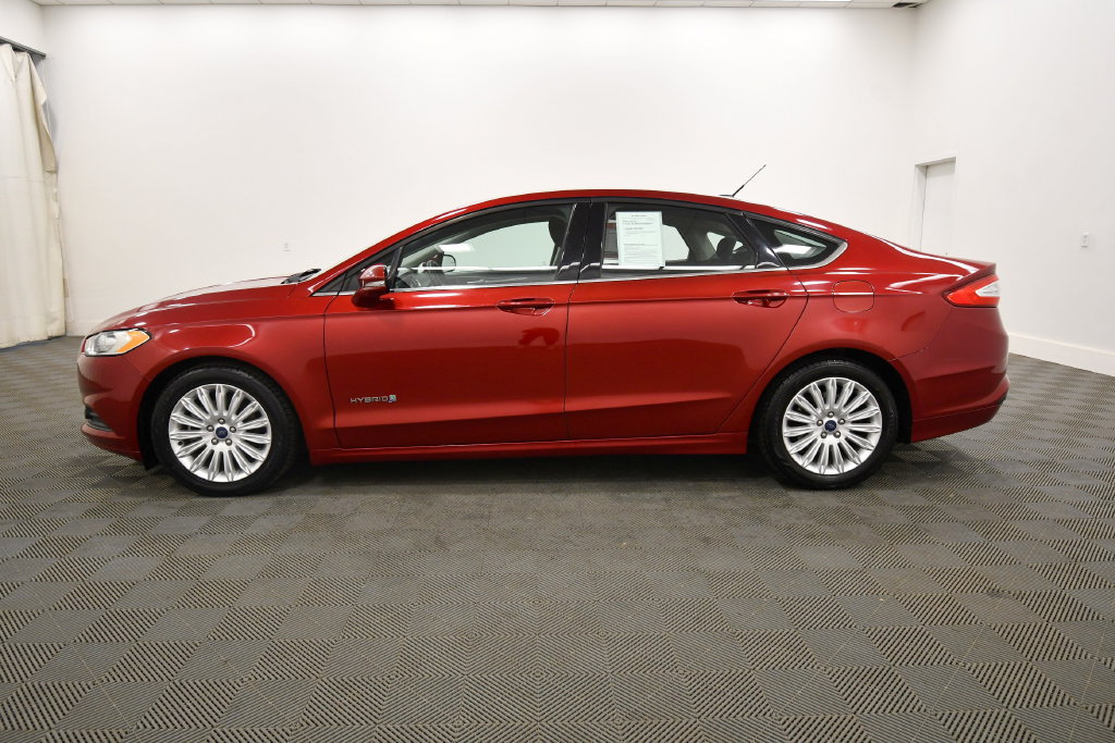 Used 2016 Ford Fusion SE FWD image 4