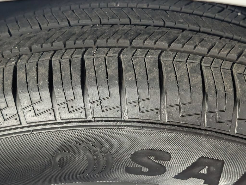 Used 2025 Chrysler Pacifica Select FWD image 11