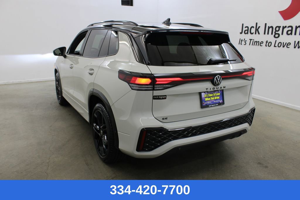 New 2026 Volkswagen Tiguan SE R-Line image 2