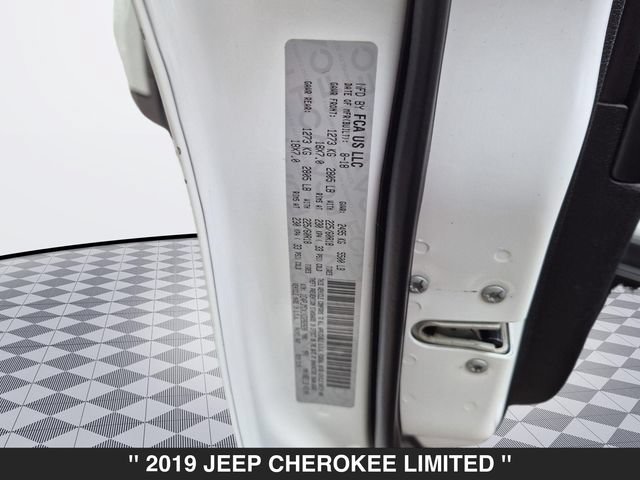Used 2019 Jeep Cherokee Limited AWD/4WD image 35