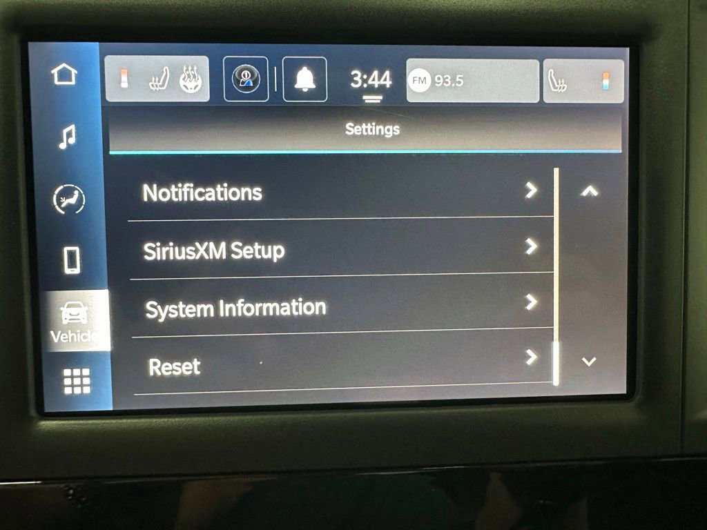 Used 2023 Chrysler Voyager LX image 34