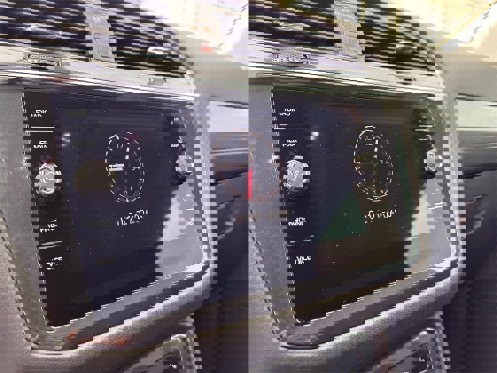 Used 2023 Volkswagen Tiguan SE image 19