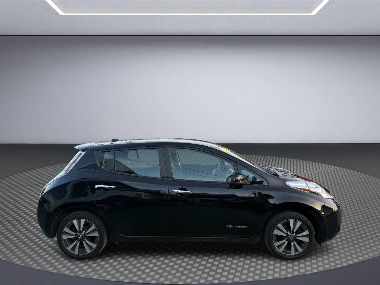 Used 2017 Nissan Leaf SV image 8