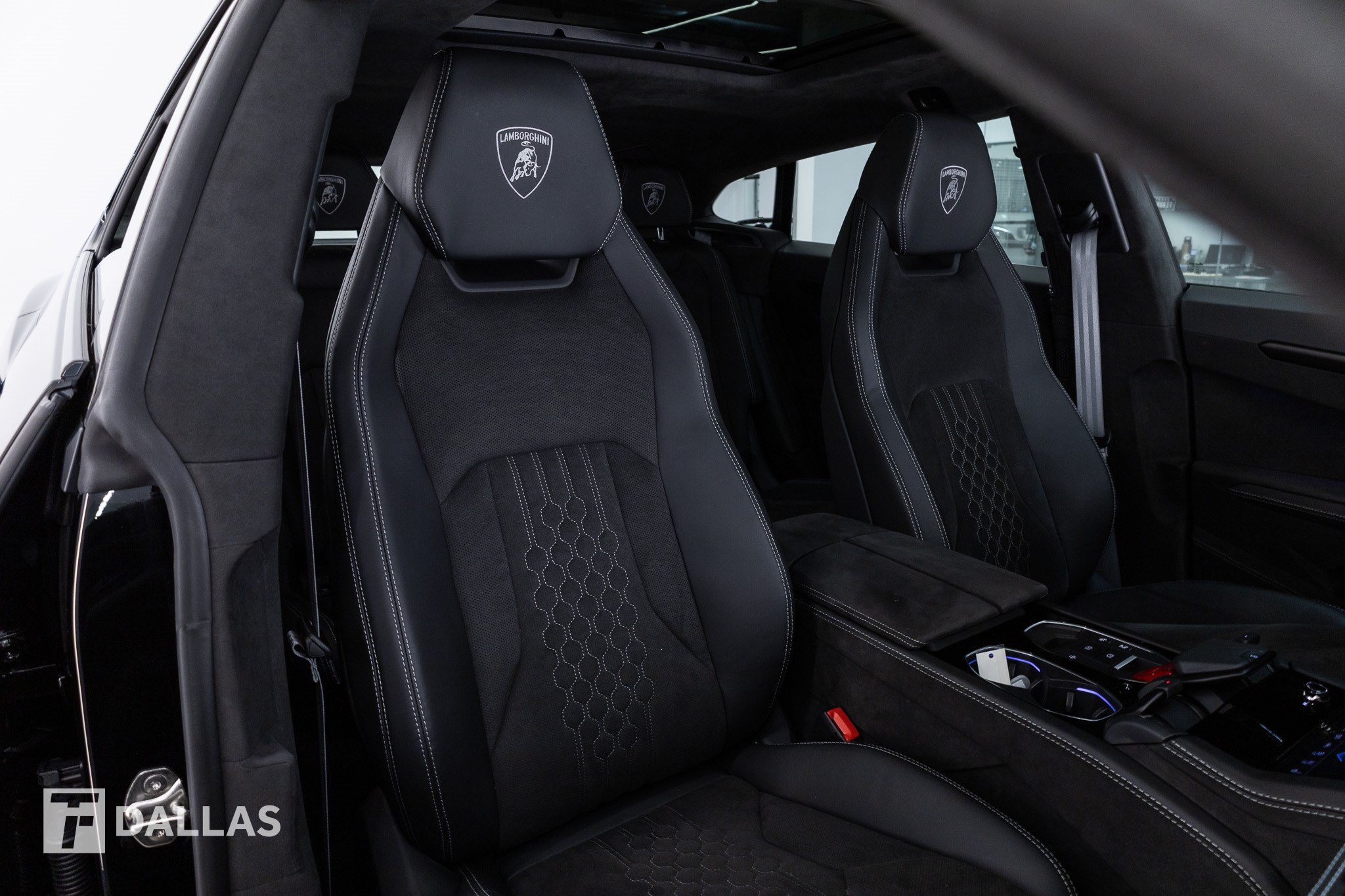 Used 2026 Lamborghini Urus SE AWD/4WD image 49