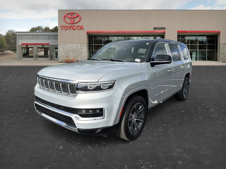 Used 2023 Jeep Grand Wagoneer 4WD w/ Flexible Seating Group image 1