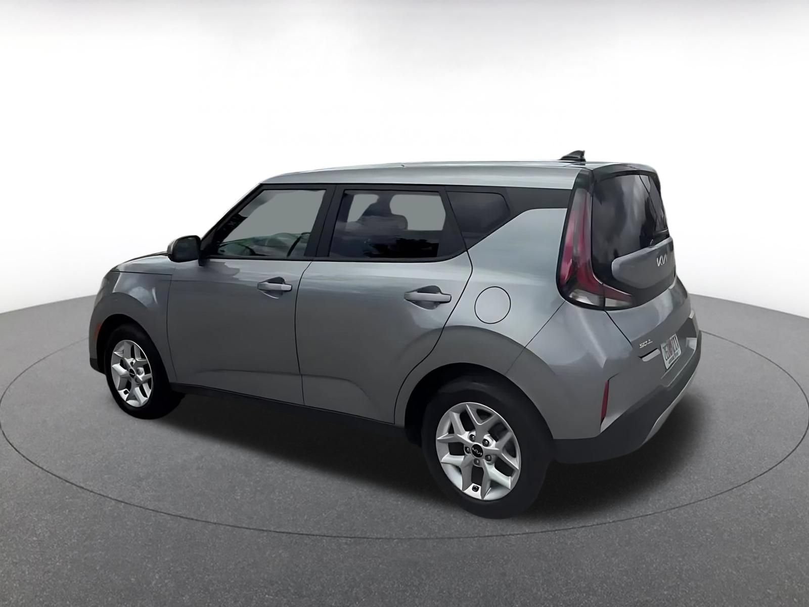 Used 2025 Kia Soul LX w/ LX Technology Package FWD image 10
