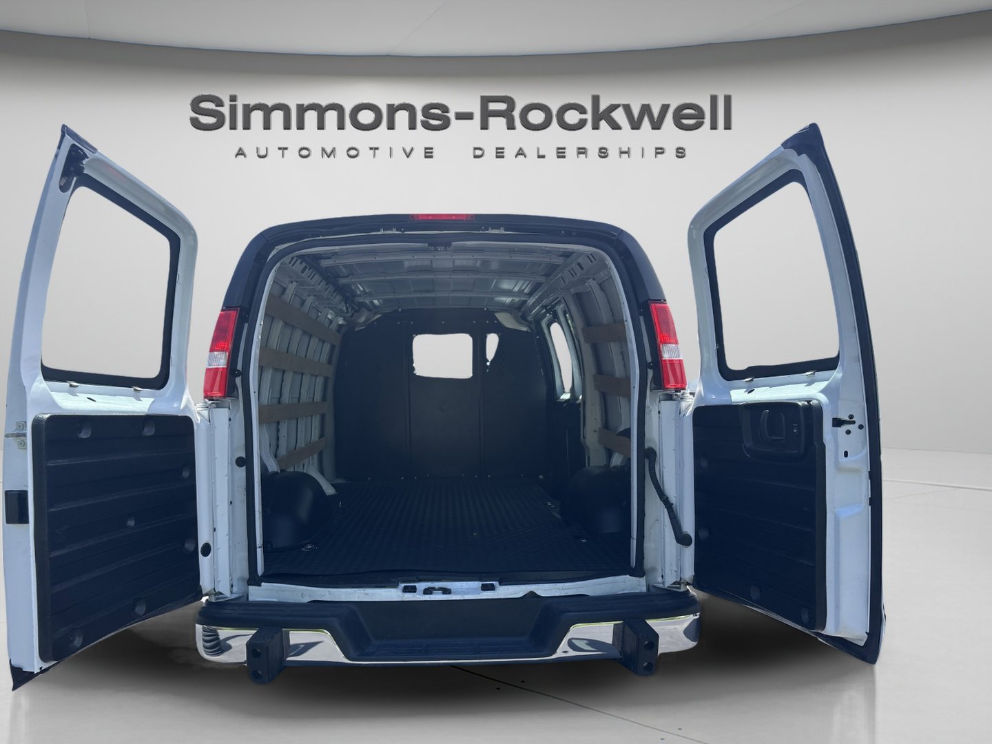Used 2024 GMC Savana 2500 w/ Driver Convenience Package RWD image 8