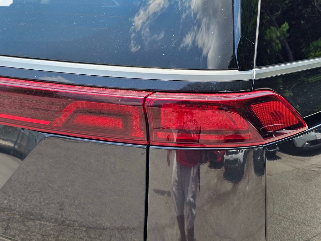 Certified 2023 Kia Carnival LX FWD image 9