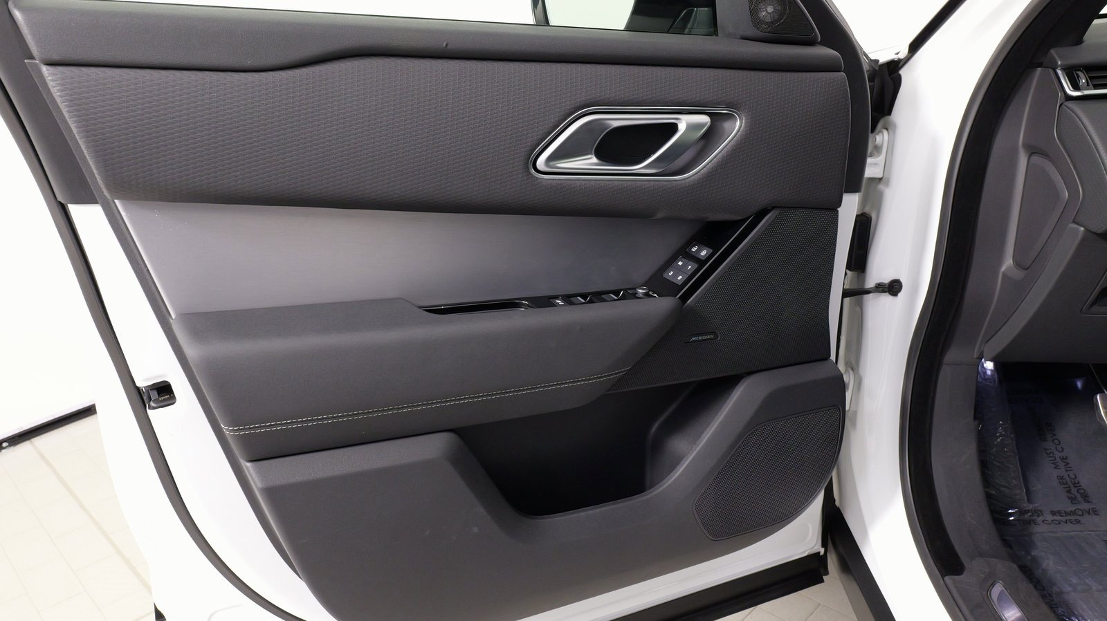 Used 2023 Land Rover Range Rover Velar R-Dynamic S image 25