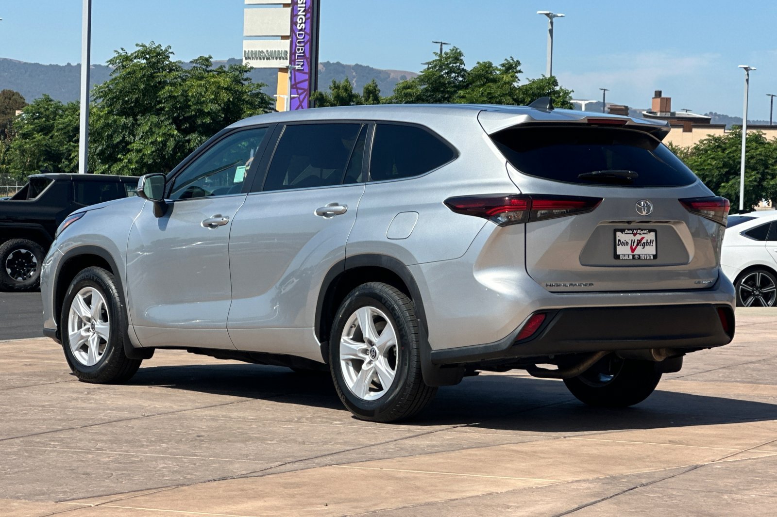 Certified 2025 Toyota Highlander LE AWD/4WD image 7