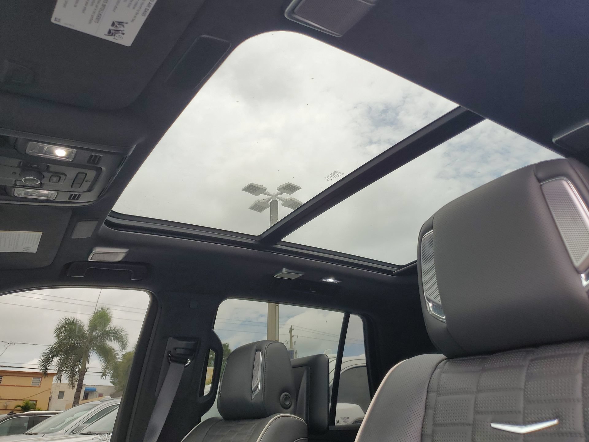 Used 2024 Cadillac Escalade Premium Luxury Platinum AWD/4WD image 22