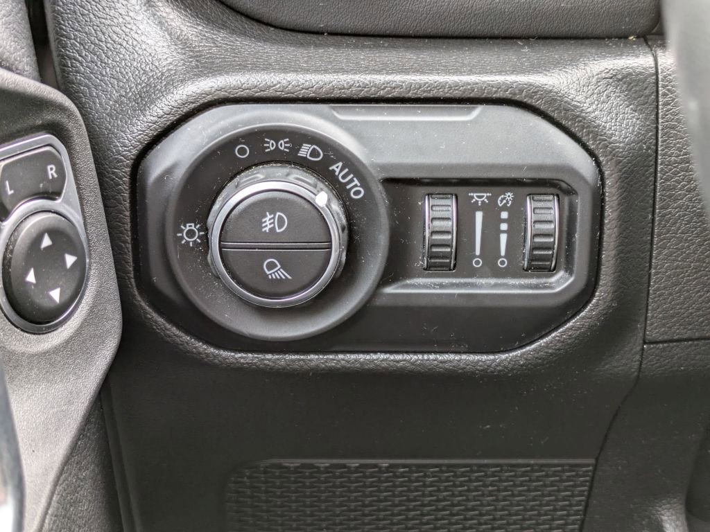 Used 2022 Jeep Gladiator Overland image 18