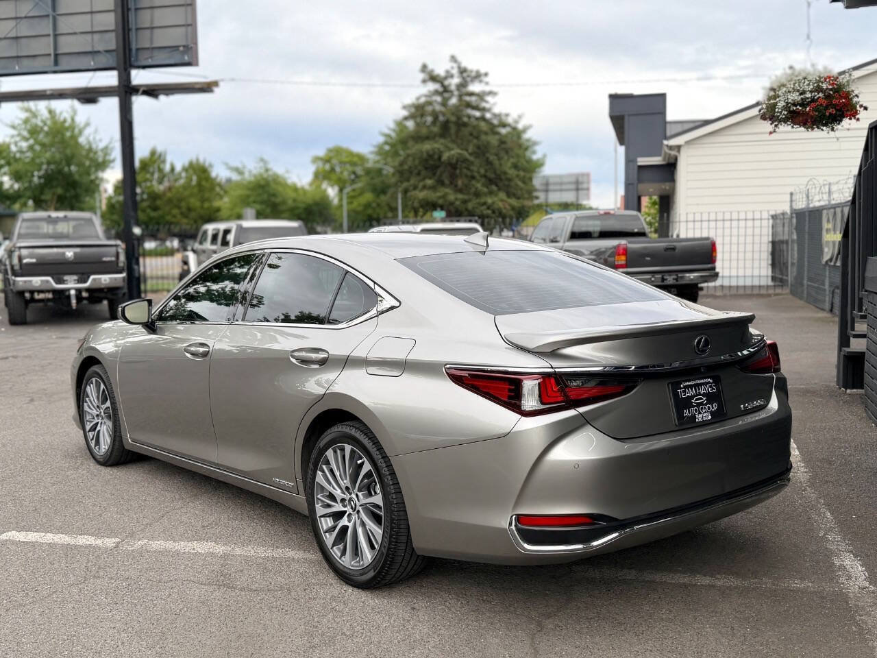 Used 2021 Lexus ES 300h w/ Premium Package FWD image 4