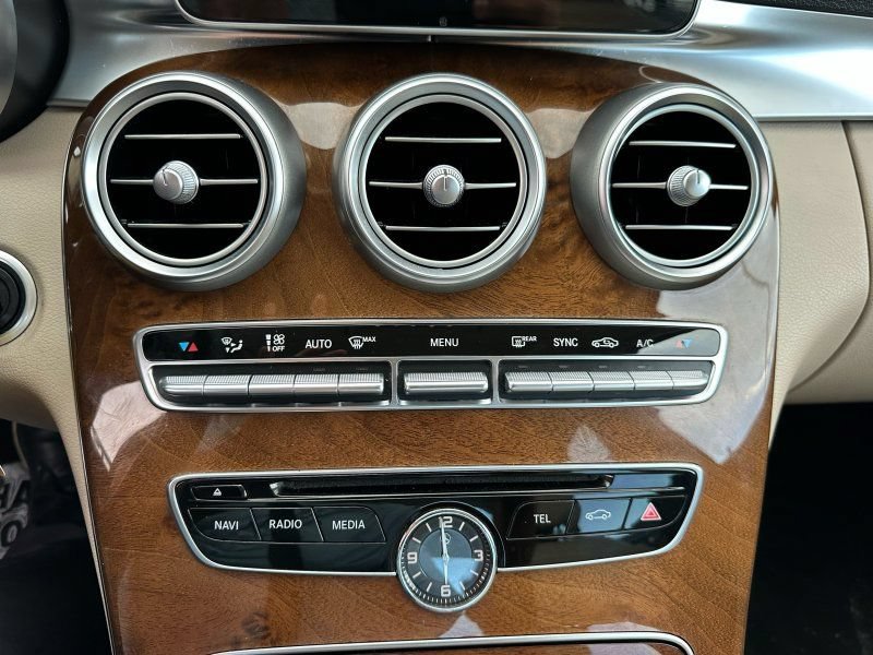 Used 2015 Mercedes-Benz C 300 4MATIC Sedan image 22