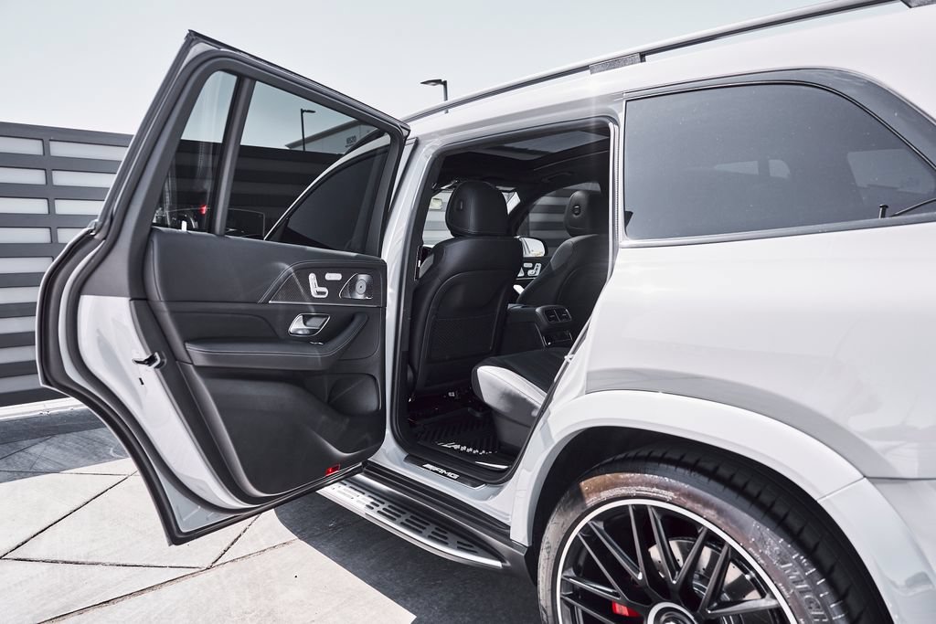 Used 2025 Mercedes-Benz GLS 63 AMG 4MATIC image 31