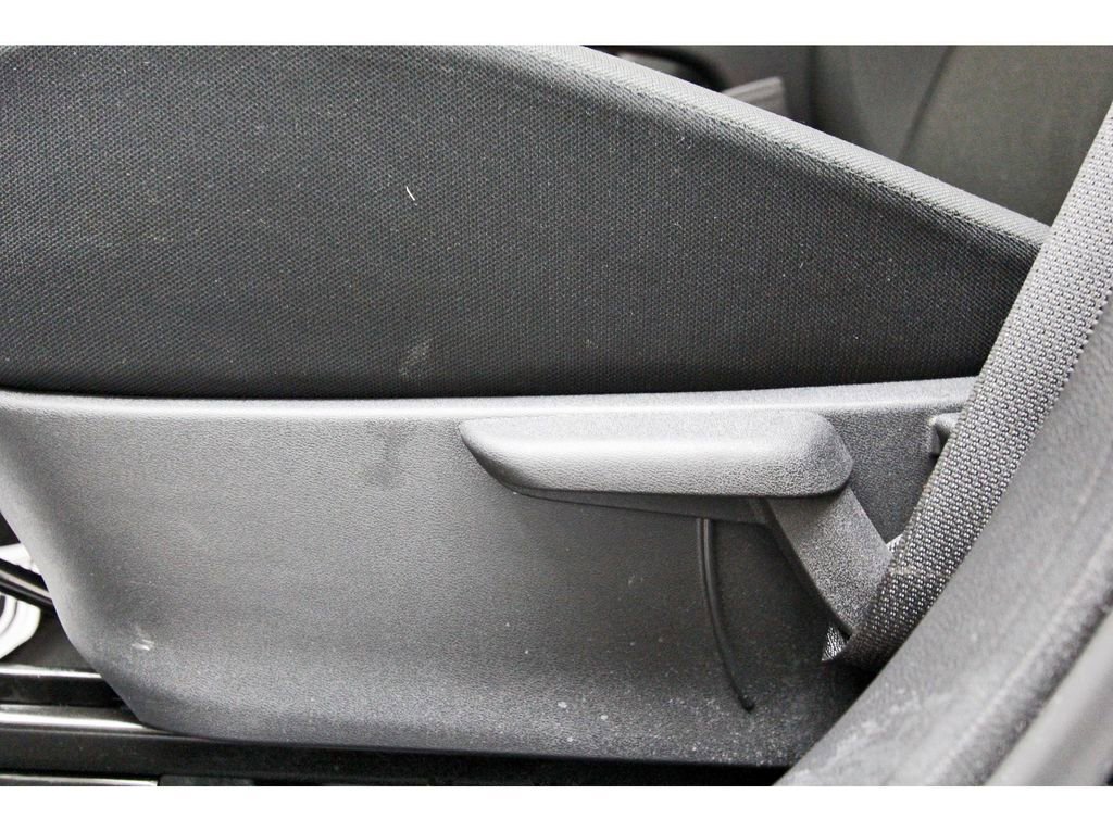 Certified 2025 Nissan Kicks Play S image 26