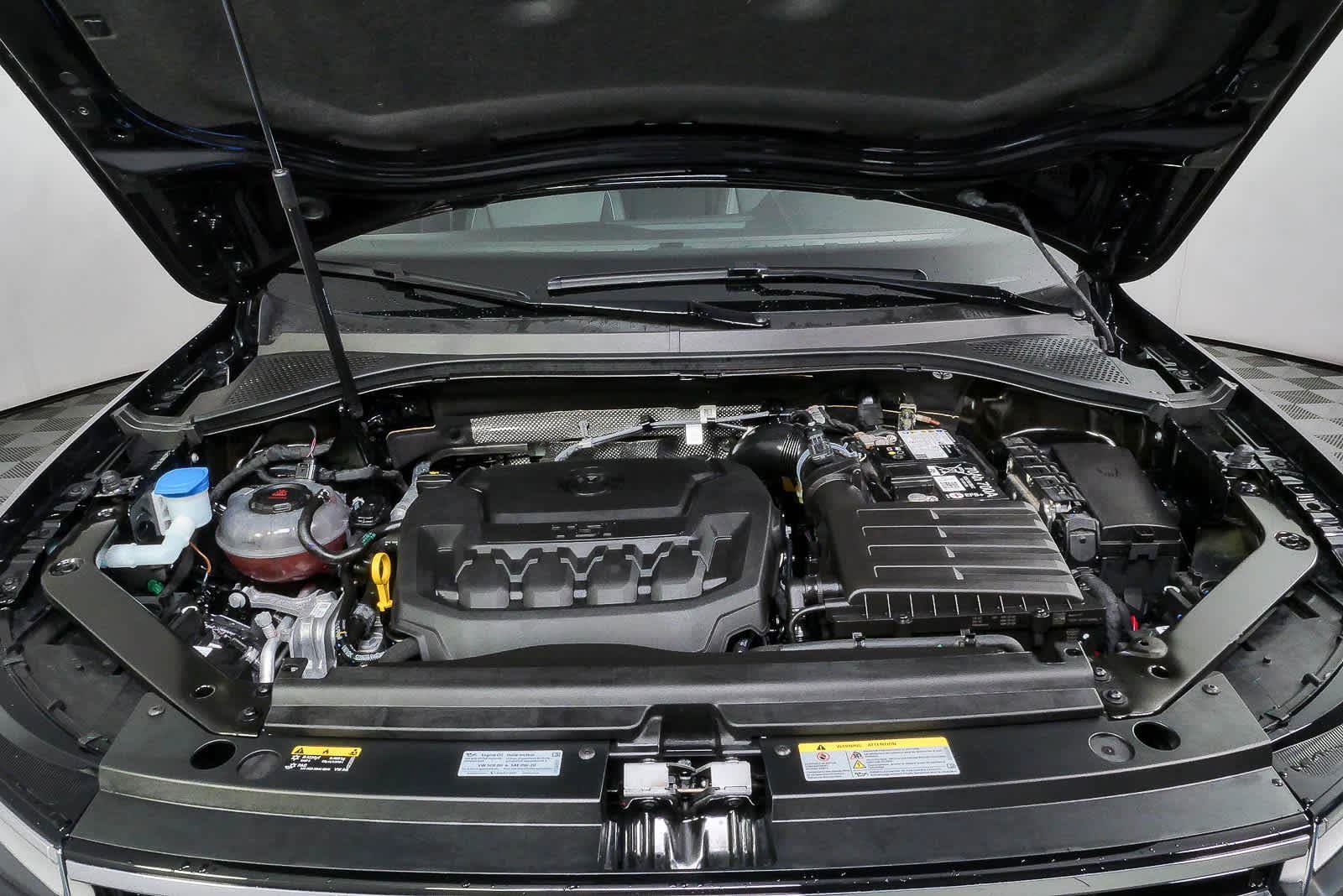Certified 2024 Volkswagen Tiguan SE FWD image 33