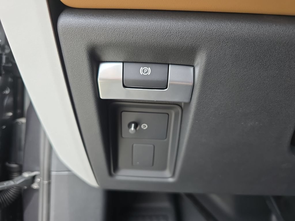 New 2026 Land Rover Defender 110 S AWD/4WD image 27