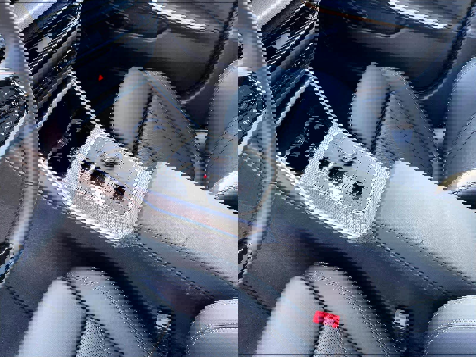 Certified 2025 BMW 330i xDrive Sedan w/ Convenience Package image 18