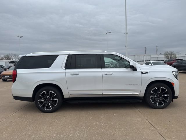 Used 2024 GMC Yukon XL Denali w/ Advanced Technology Package image 2