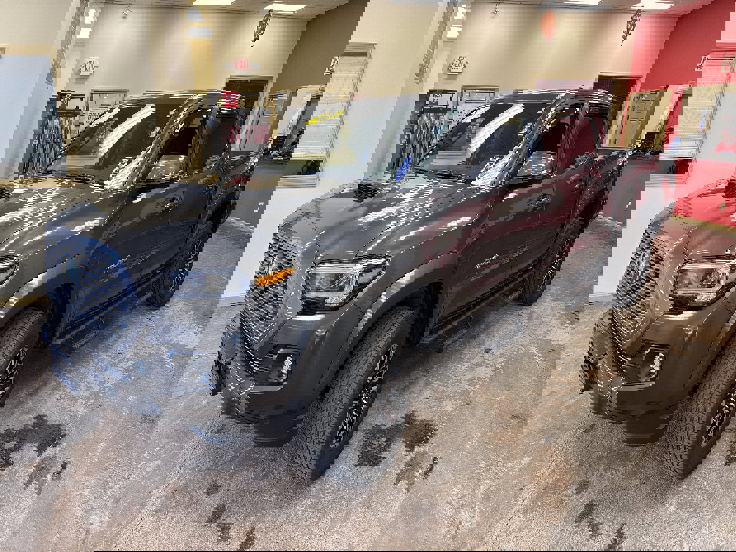 Used 2023 Toyota Tacoma TRD Sport image 3