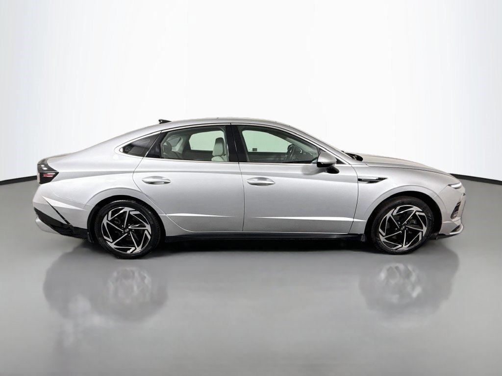Used 2024 Hyundai Sonata SEL w/ Convenience Package FWD image 11