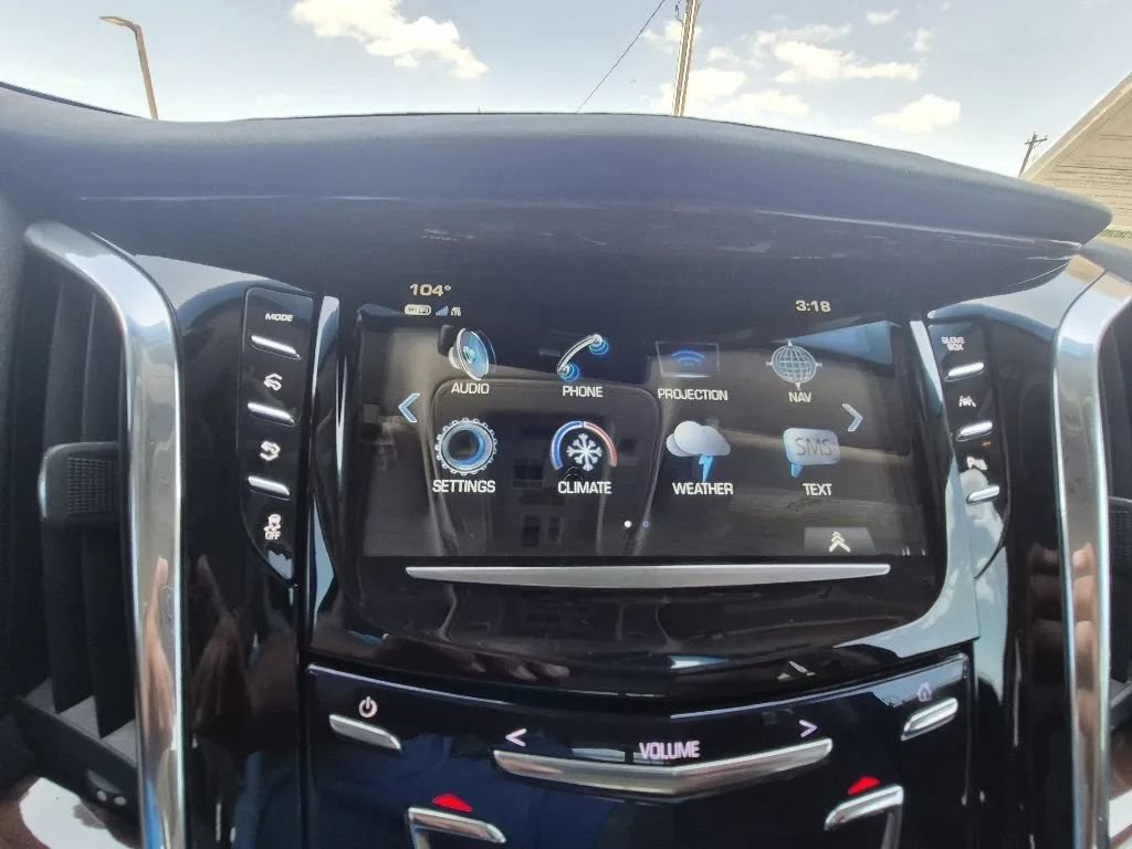 Used 2018 Cadillac Escalade Luxury RWD image 30