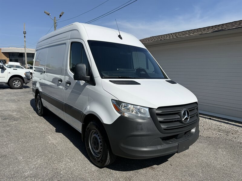 Used 2025 Mercedes-Benz Sprinter 2500 image 4