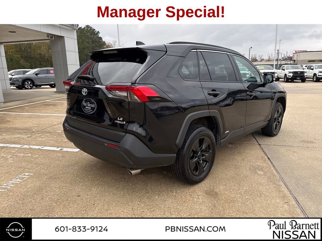 Used 2024 Toyota RAV4 LE image 4