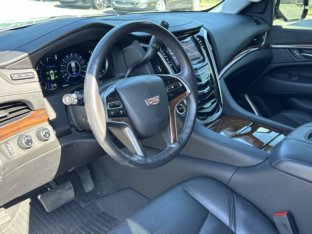 Used 2020 Cadillac Escalade Luxury AWD/4WD image 24