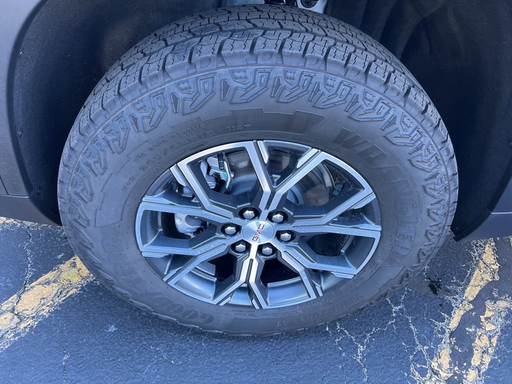 New 2026 GMC Acadia AT4 image 2